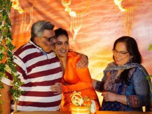 Rashi Khanna With Her Parents